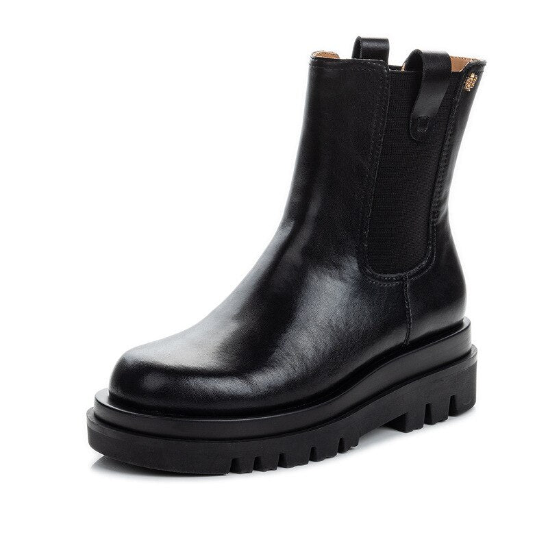 Well Tailored Boots with a Graceful Silhouette