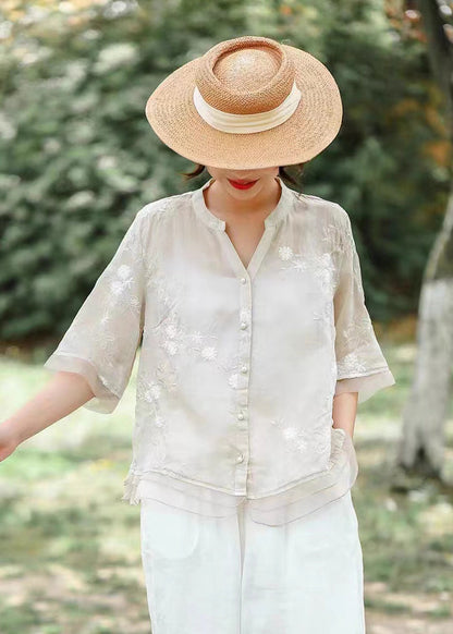 Effortlessly Elegant Blouse with a Timeless Design