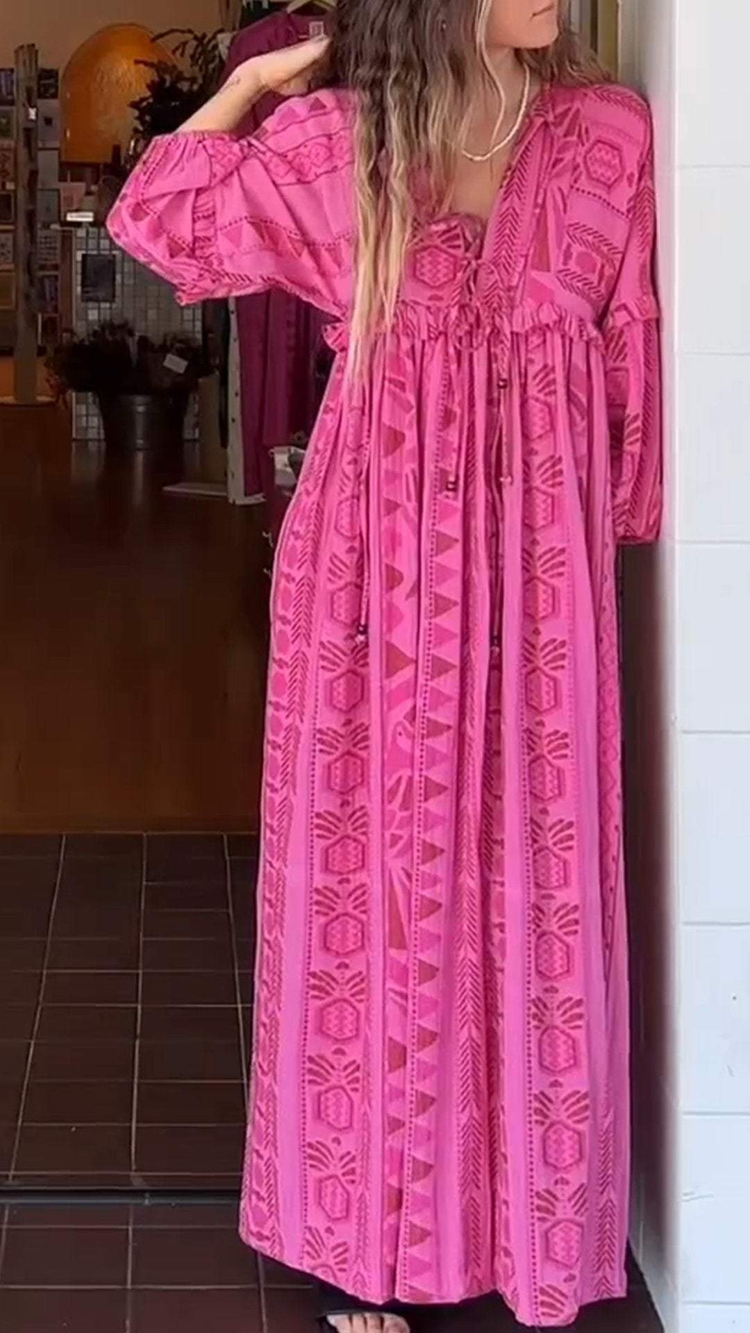 Beautifully Finished Dress in a Timeless Design
