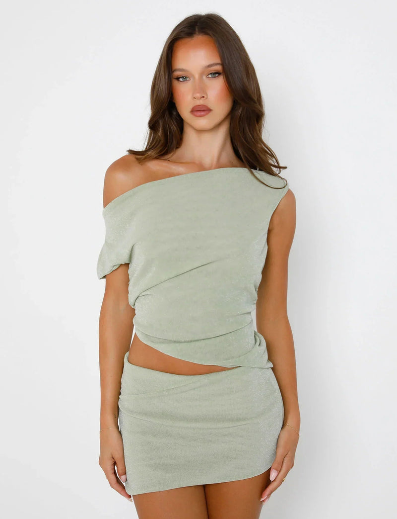 Effortlessly Elegant Garment with a Timeless Design
