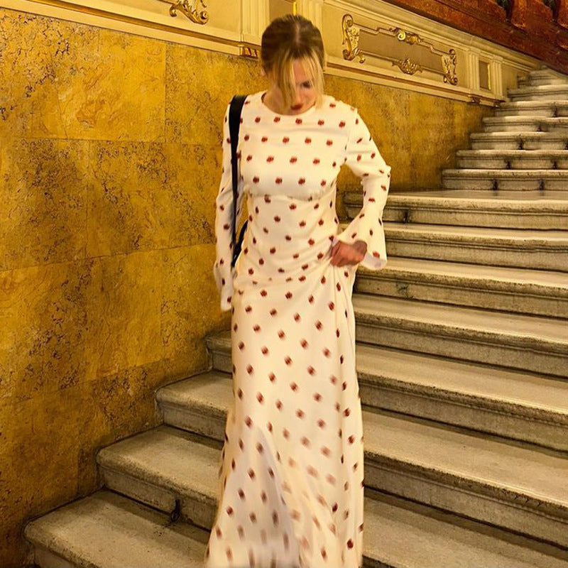 Well Tailored Dress with a Graceful Silhouette