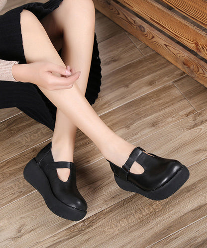 Well Tailored Shoes with a Graceful Silhouette