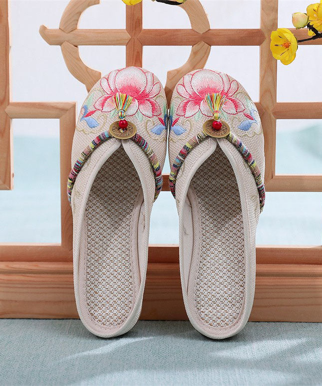 Effortlessly Elegant Sandals with a Timeless Design