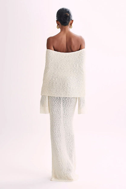 Well Tailored Sweater with a Graceful Silhouette