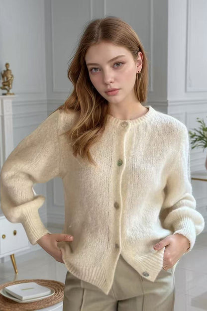 Well Tailored Cardigan with a Graceful Silhouette