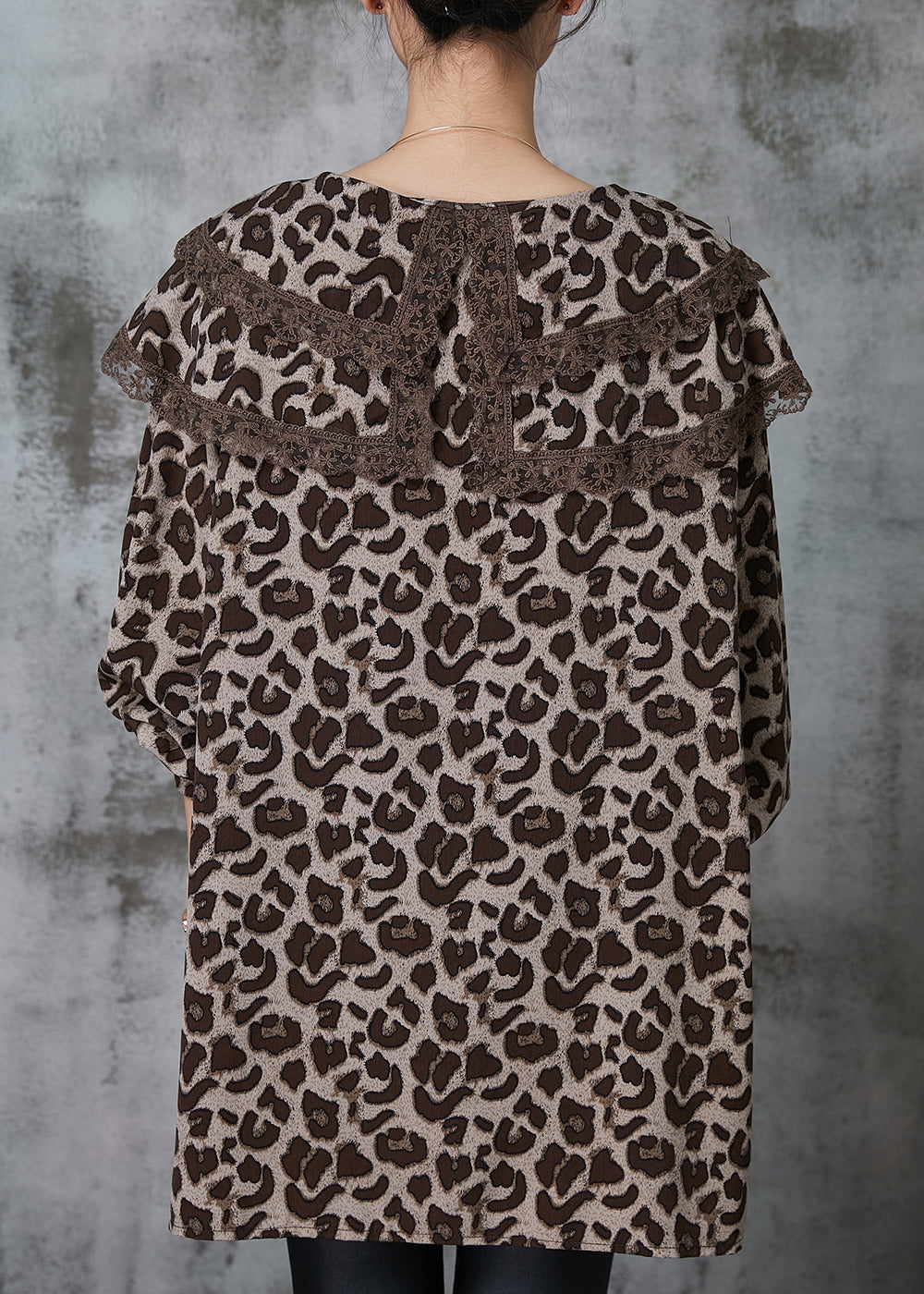 Classic Vintage Blouse with a Flattering Fit