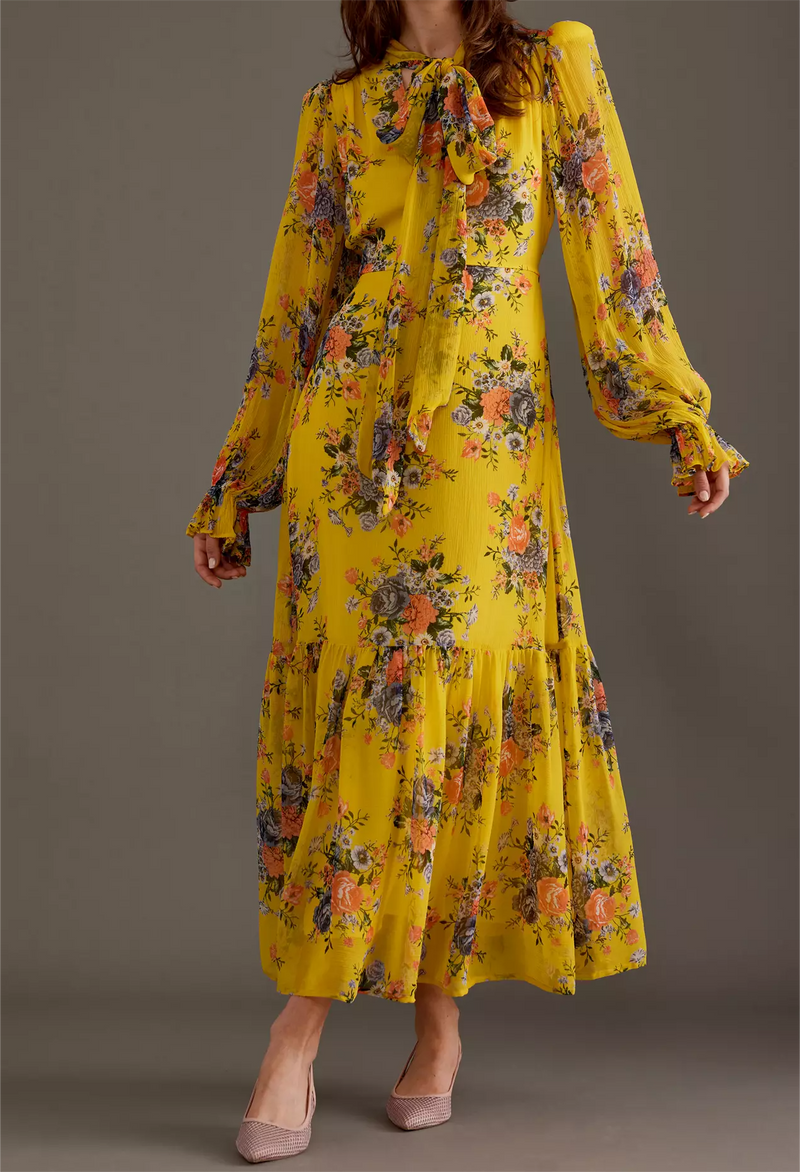 Effortlessly Elegant Dress with a Timeless Design
