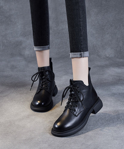 Effortlessly Elegant Boots with a Timeless Design