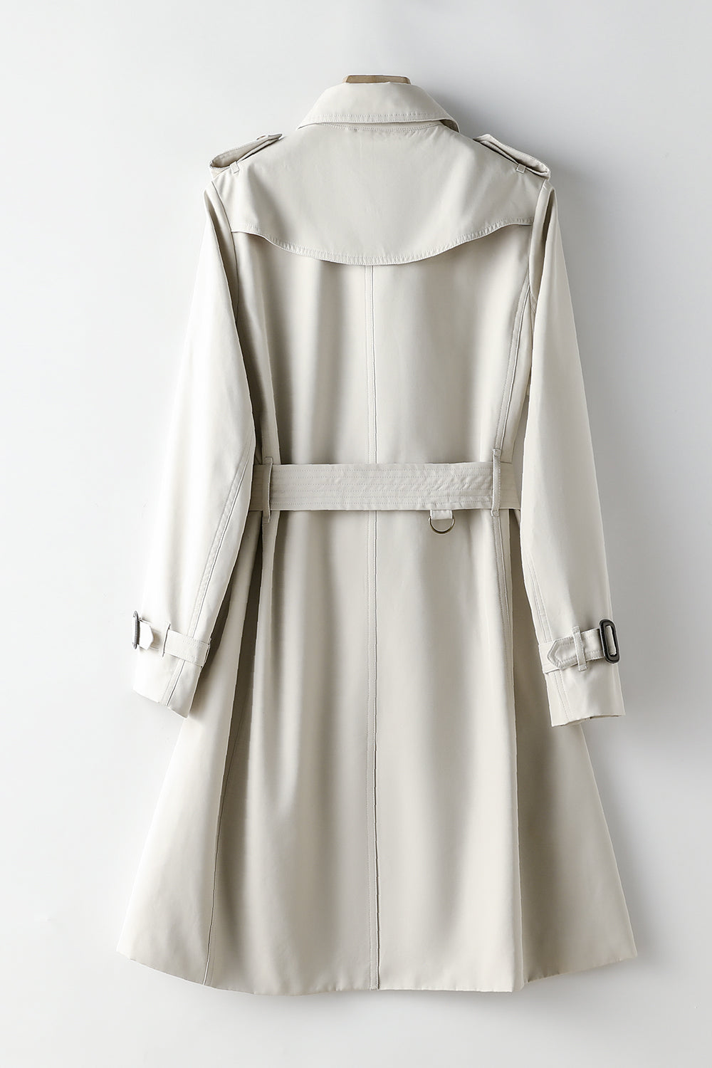 Well Tailored Coat with a Graceful Silhouette
