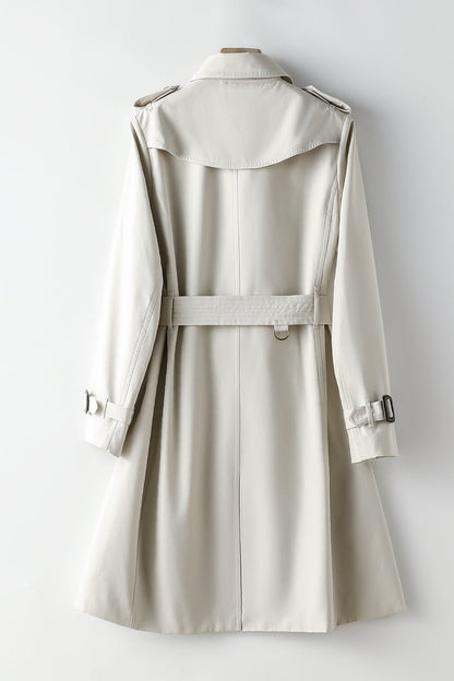 Well Tailored Coat with a Graceful Silhouette