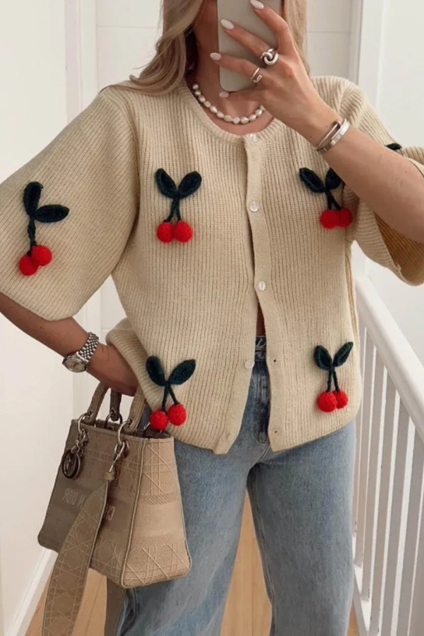 Effortlessly Elegant Cardigan with a Timeless Design