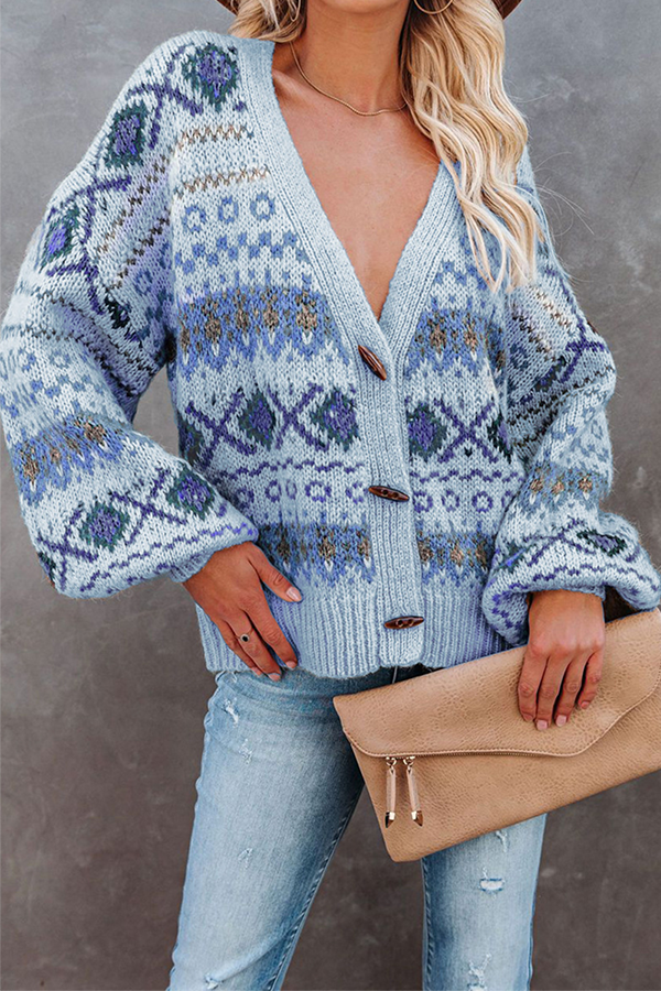 Effortlessly Elegant Sweater with a Timeless Design