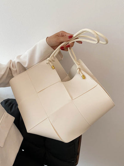Beautifully Finished Bag in a Timeless Design