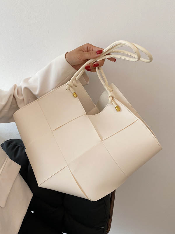 Beautifully Finished Bag in a Timeless Design