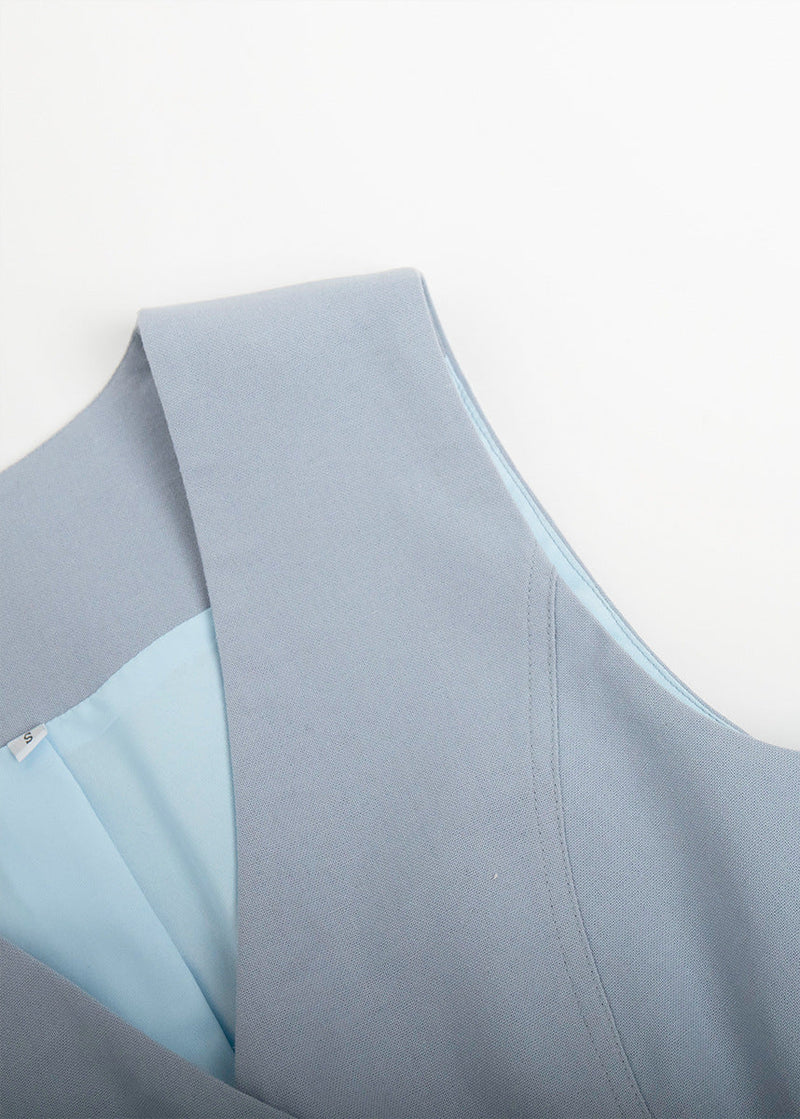 Sophisticated Garment with a Clean Classic Look