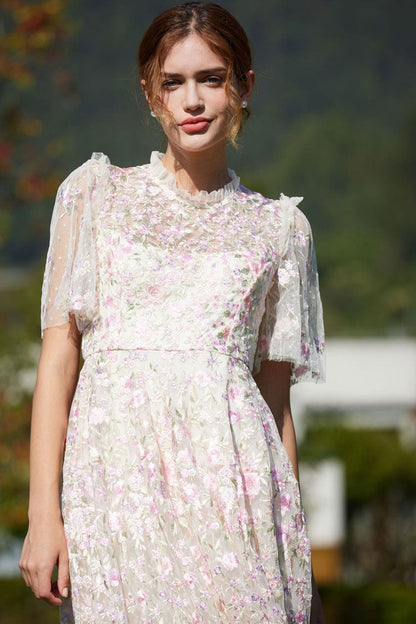 Classic Vintage Dress with a Flattering Fit