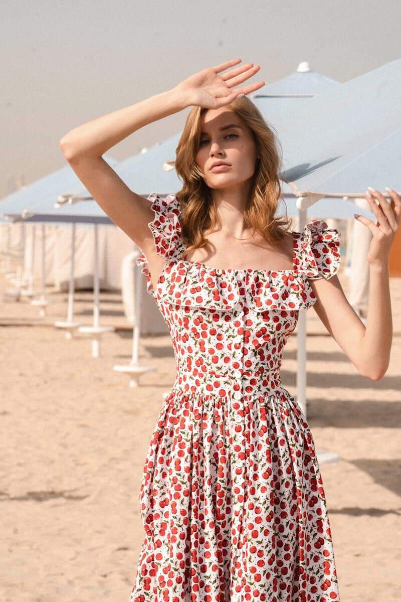 Effortlessly Elegant Dress with a Timeless Design