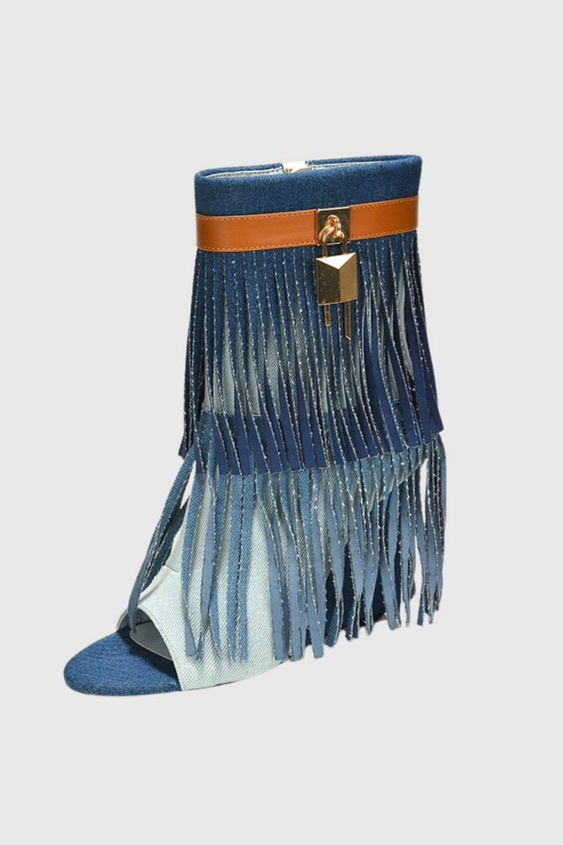 Effortlessly Elegant Boots with a Timeless Design