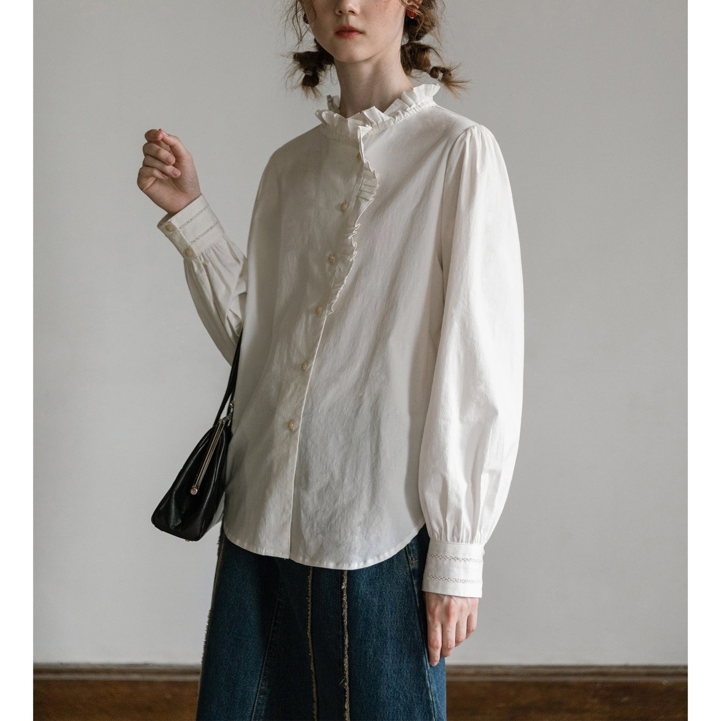 Effortlessly Elegant Shirt with a Timeless Design