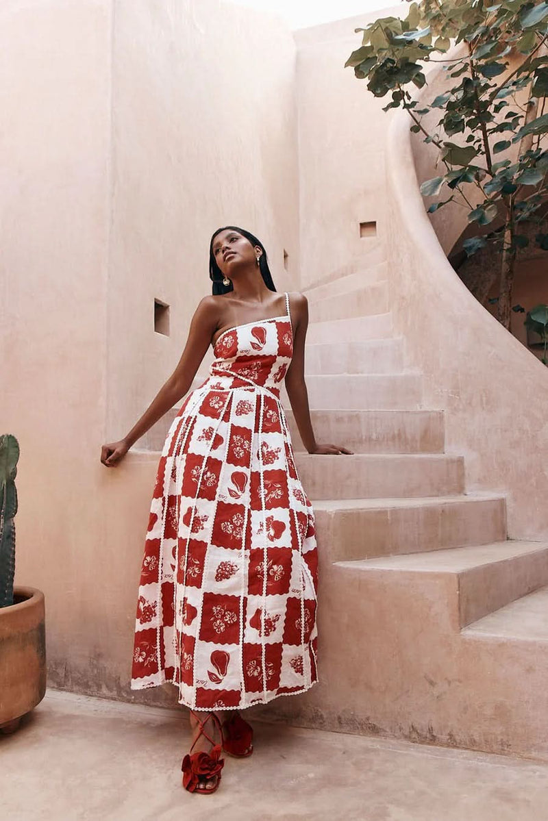 Beautifully Crafted Dress in a Classic Style