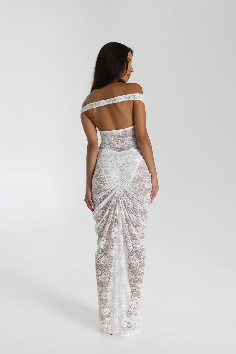 Beautifully Finished Dress in a Timeless Design