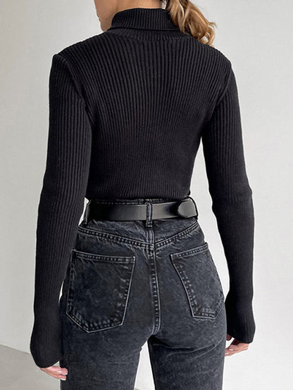 Well Tailored Sweater with a Graceful Silhouette