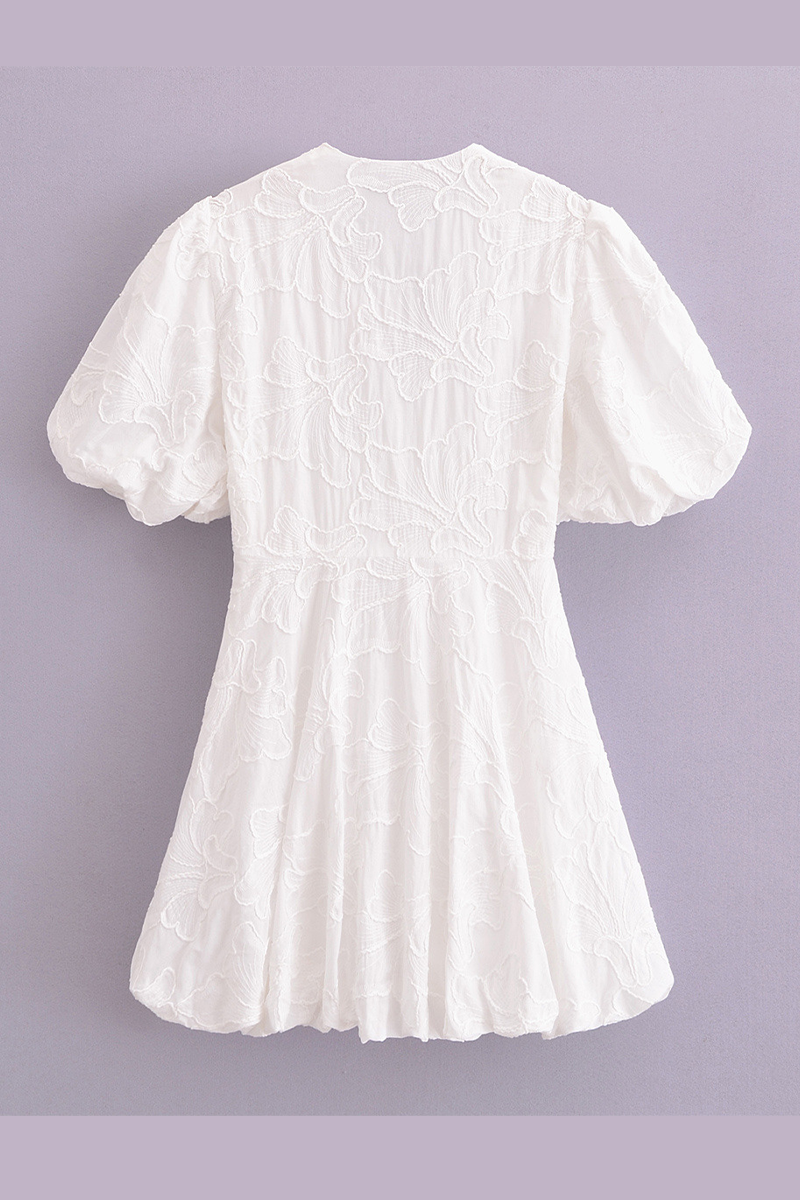 Beautifully Finished Dress in a Timeless Design