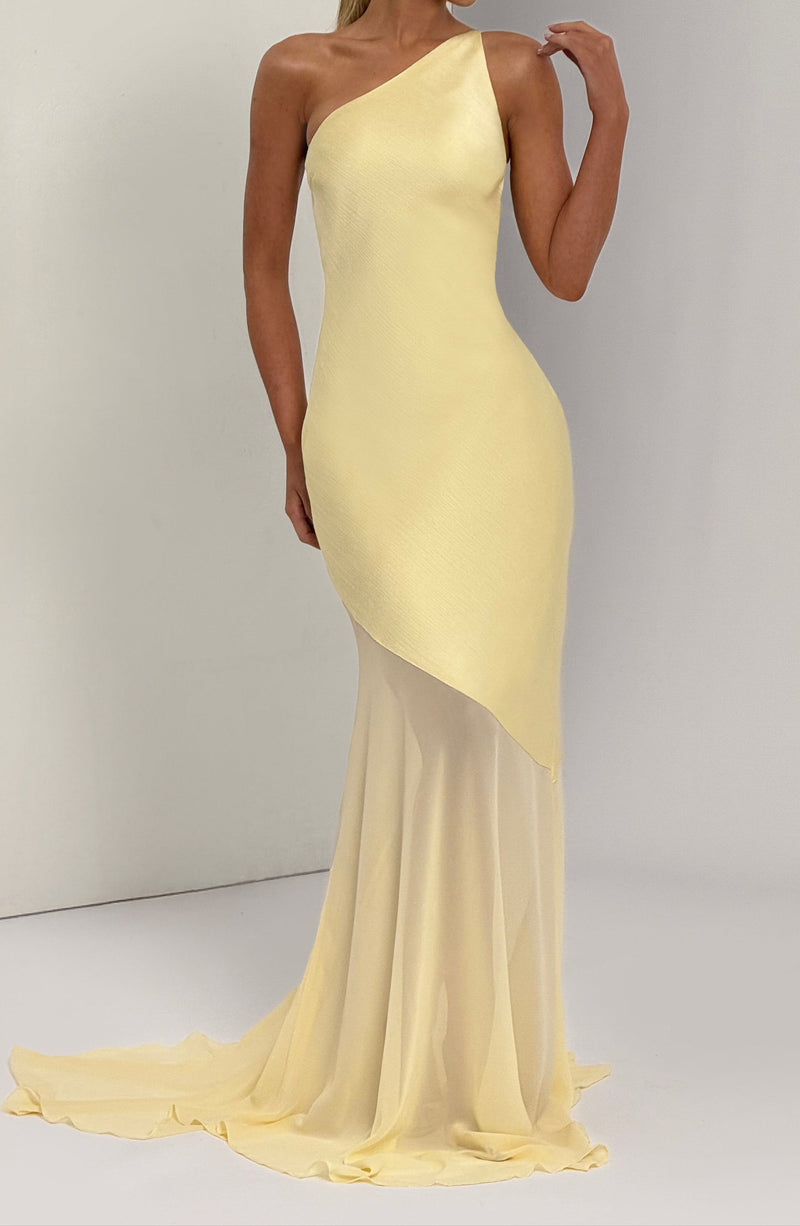Sophisticated Garment with a Clean Classic Look
