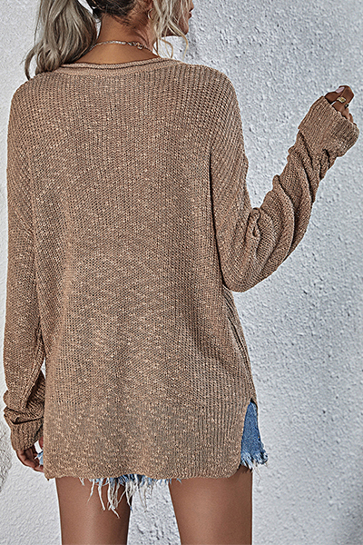 Well Tailored Sweater with a Graceful Silhouette