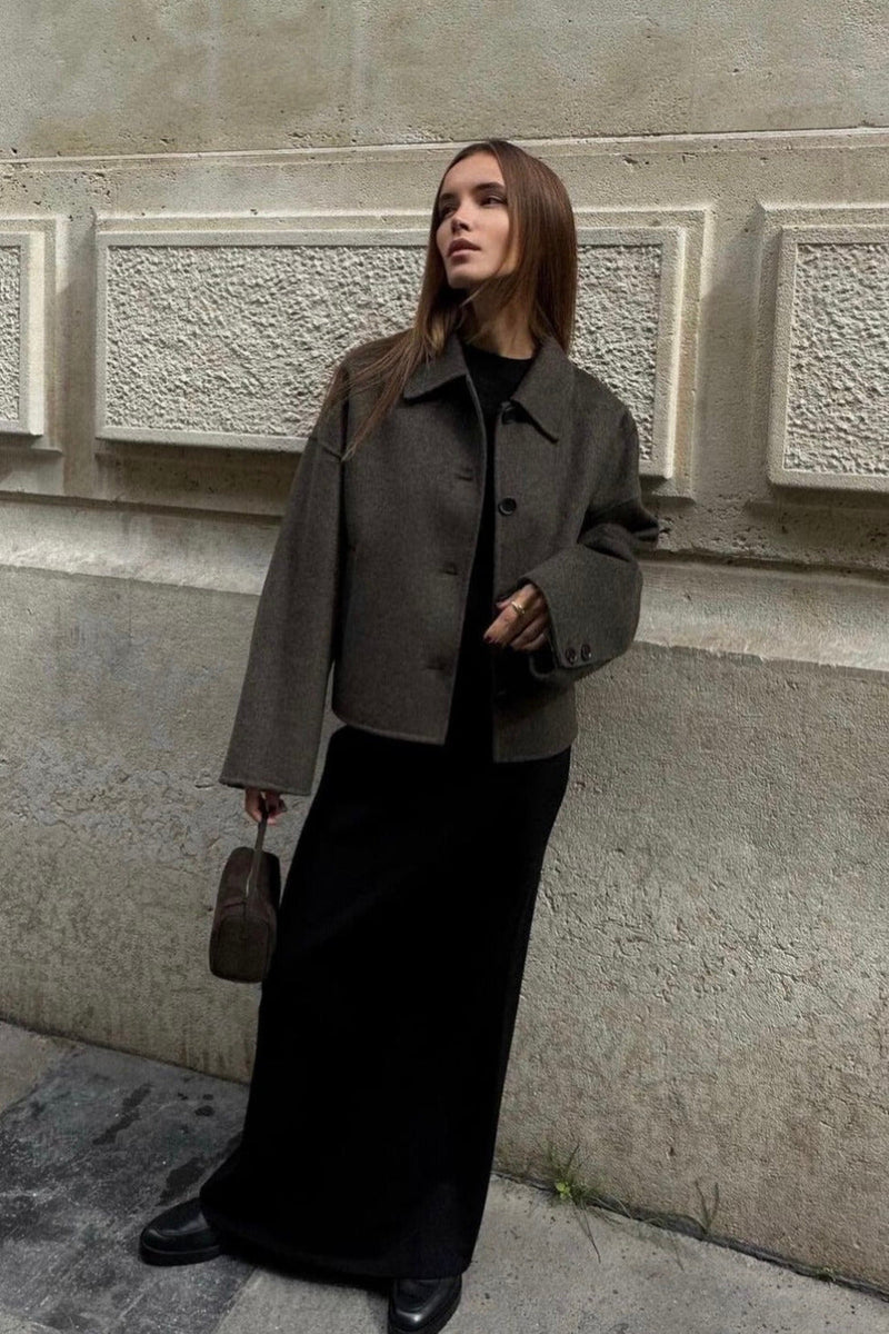 Well Tailored Jacket with a Graceful Silhouette