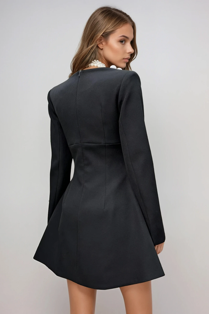 Beautifully Finished Dress in a Timeless Design