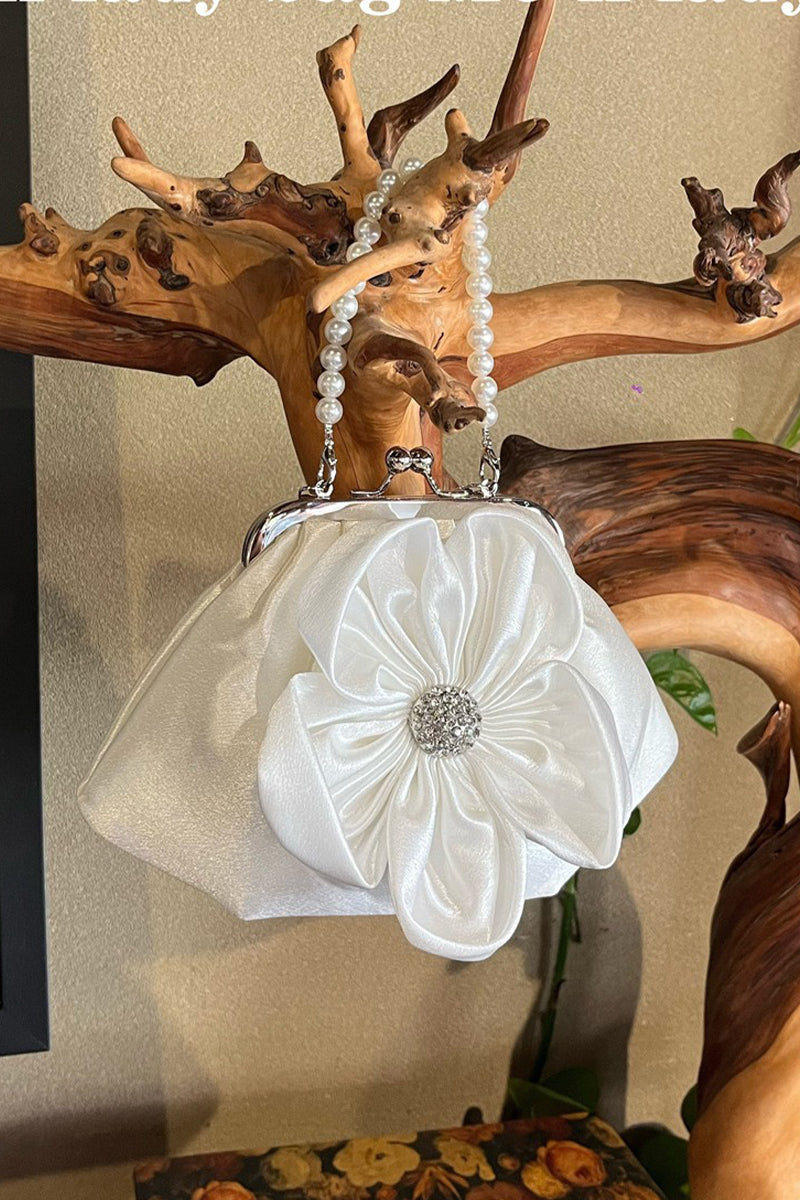 Well Tailored Bag with a Graceful Silhouette