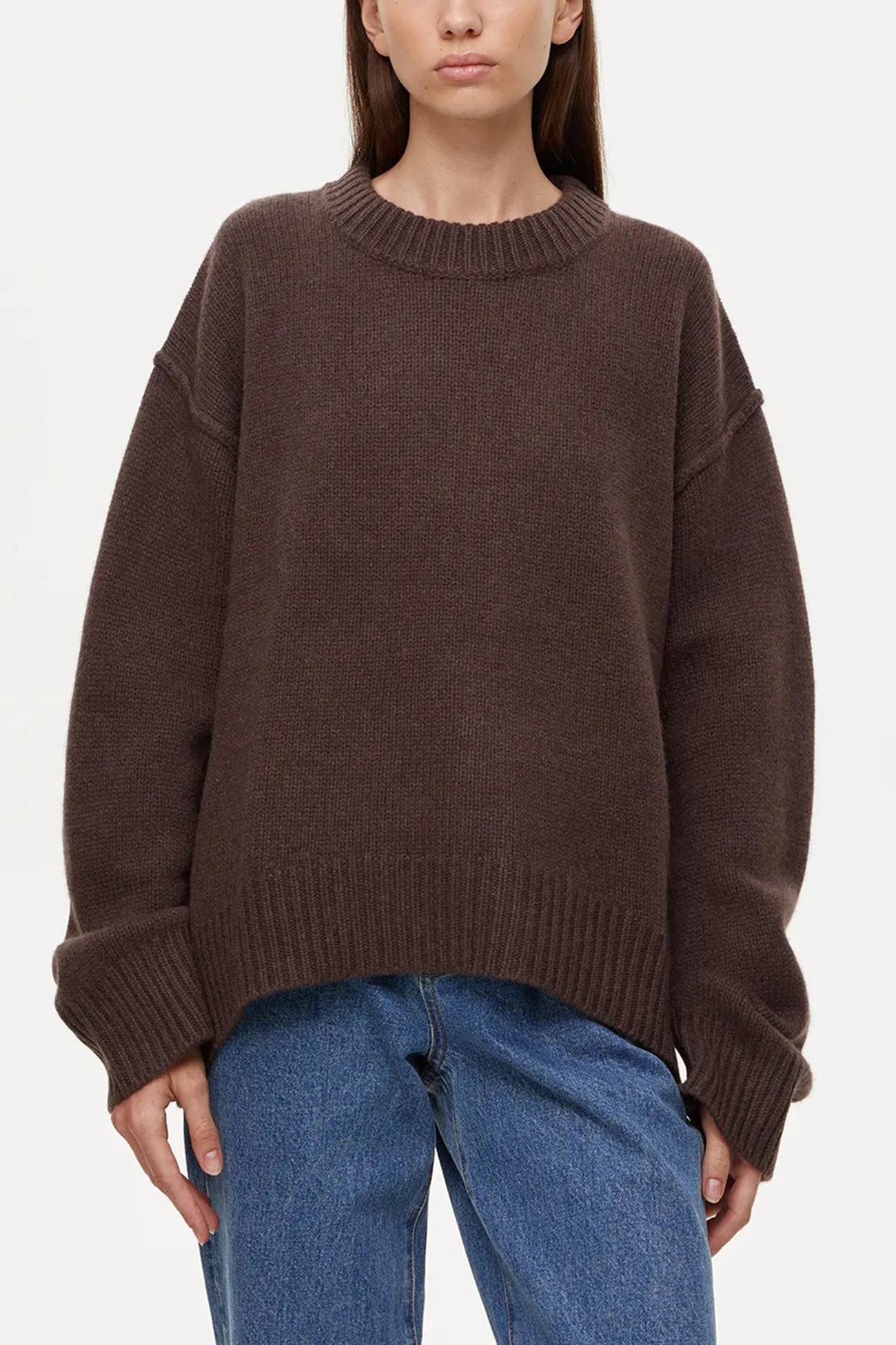 Well Tailored Sweater with a Graceful Silhouette