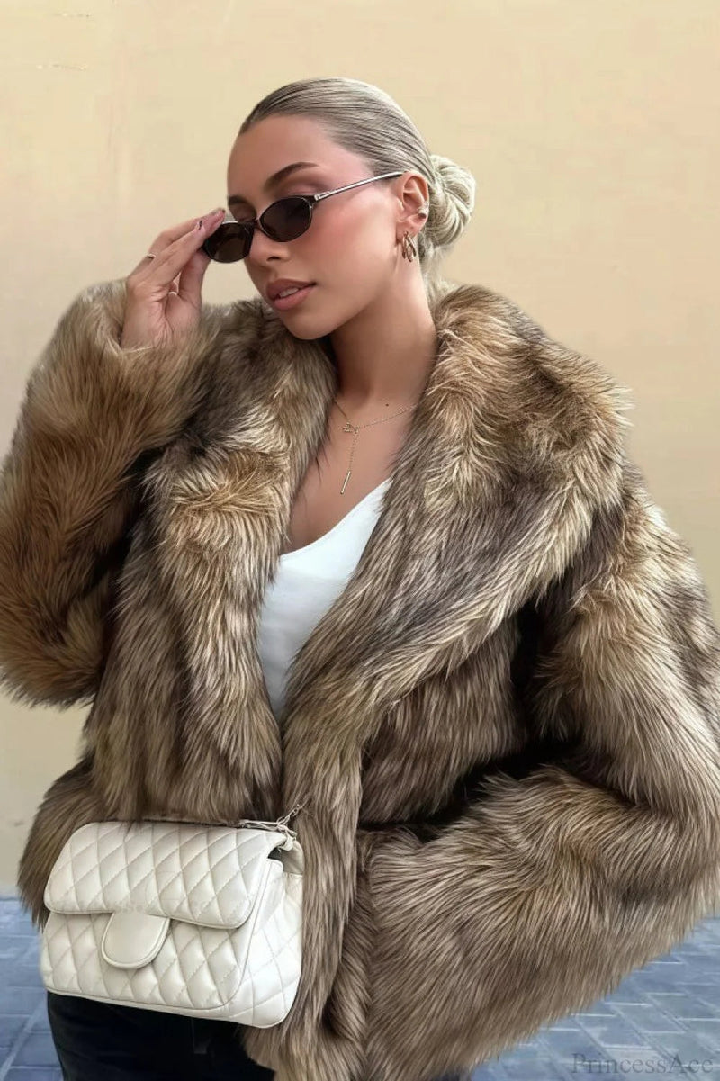 Elegantly Styled Coat for Everyday Wear
