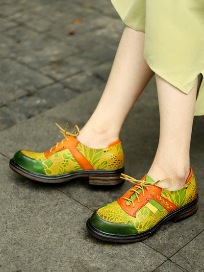 Classic Vintage Sneakers with a Flattering Fit