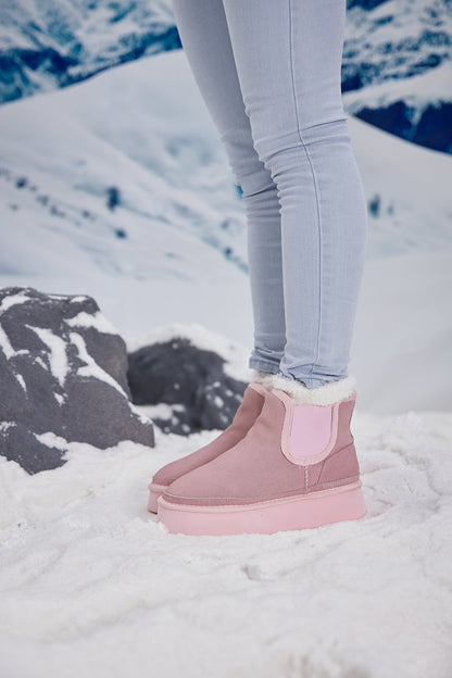 Beautifully Finished Boots in a Timeless Design