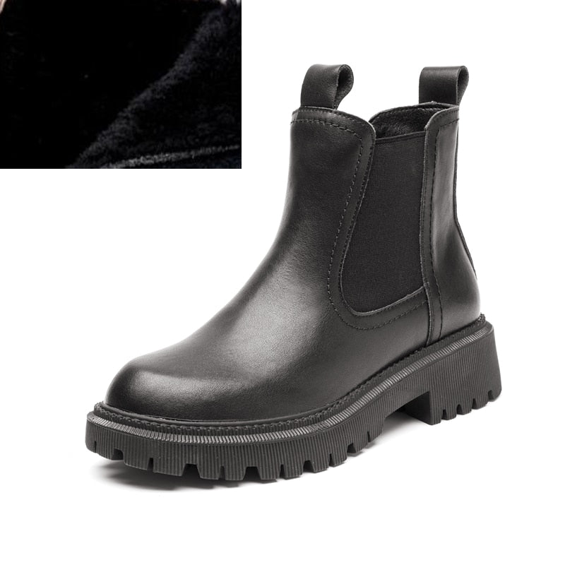 Effortlessly Elegant Boots with a Timeless Design