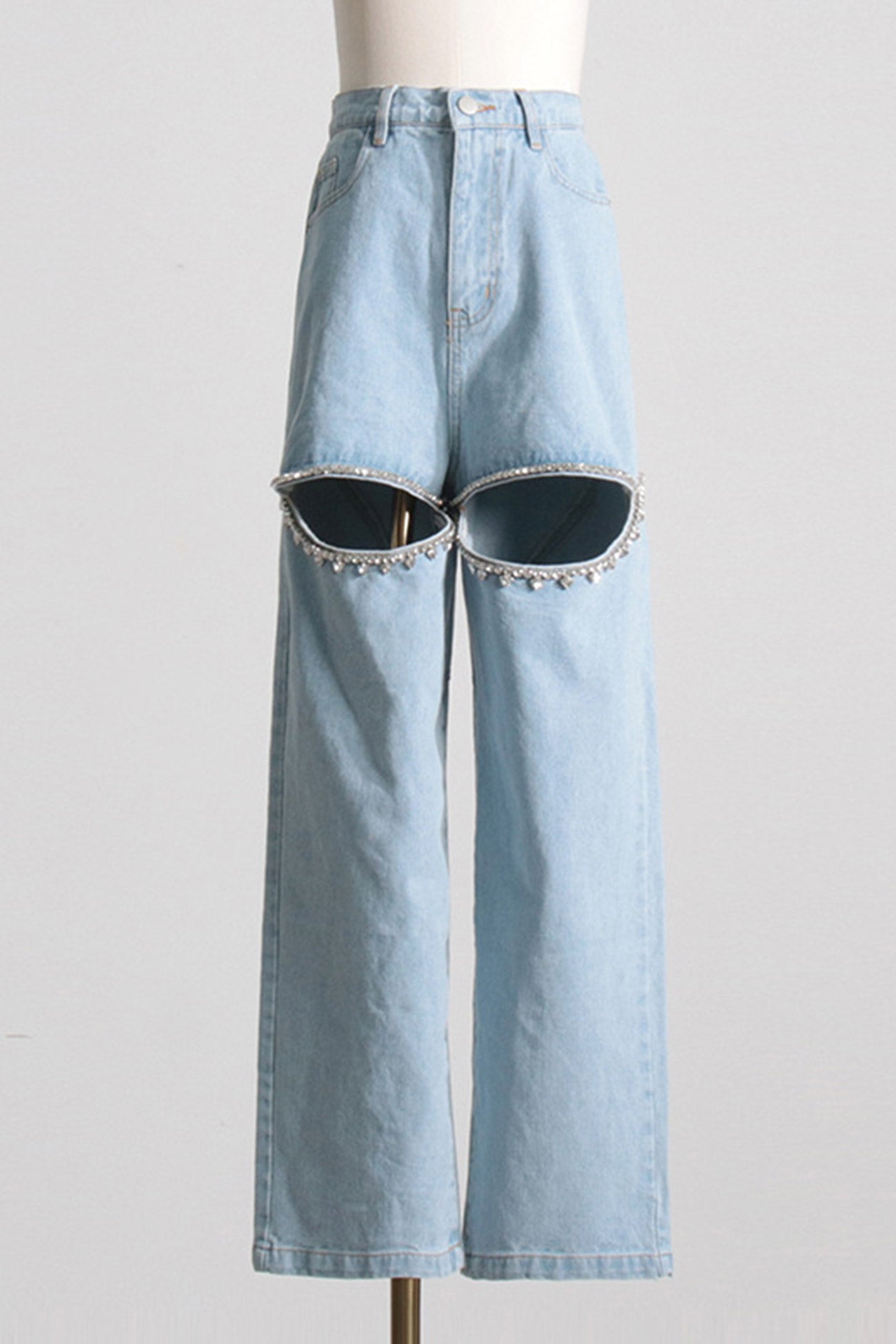 Effortlessly Elegant Garment with a Timeless Design