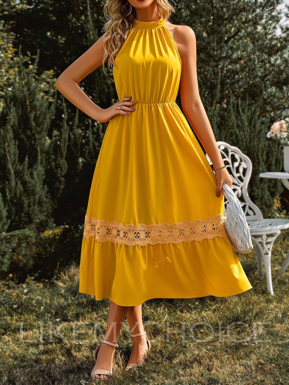 Classic Vintage Dress with a Flattering Fit