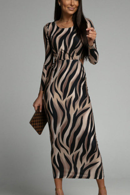 Well Tailored Dress with a Graceful Silhouette