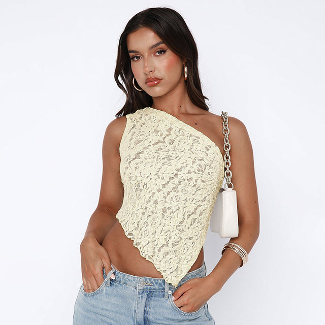 Well Tailored Top with a Graceful Silhouette