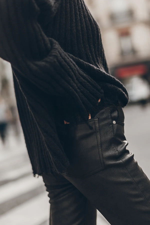Well Tailored Sweater with a Graceful Silhouette
