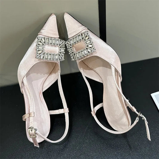 Effortlessly Elegant Heels with a Timeless Design