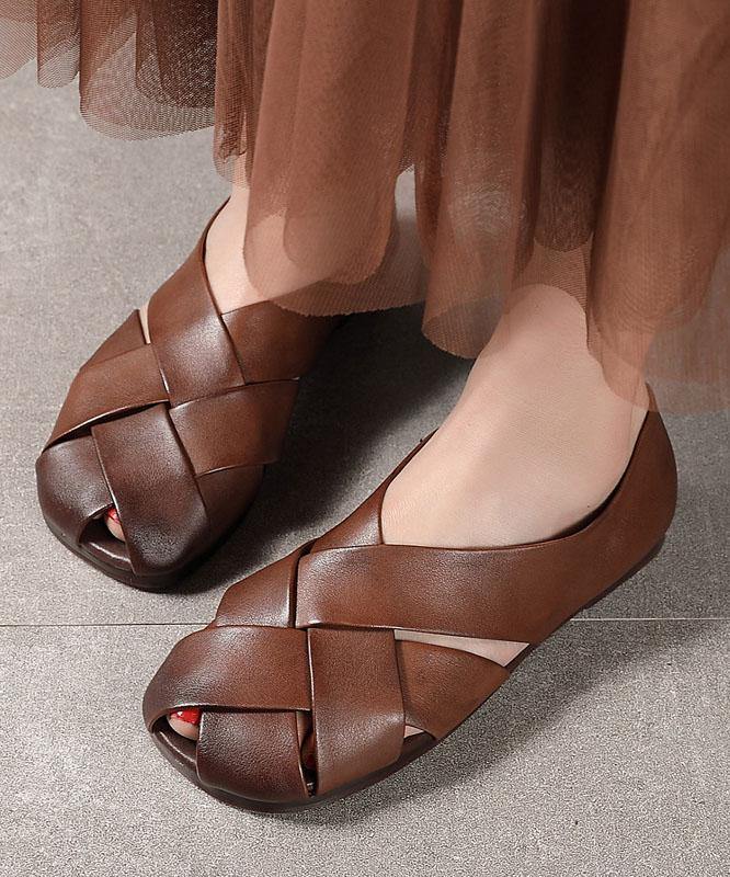 Well Tailored Sandals with a Graceful Silhouette