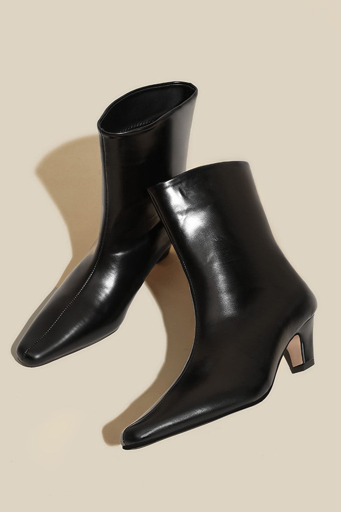 Elegantly Styled Boots for Everyday Wear