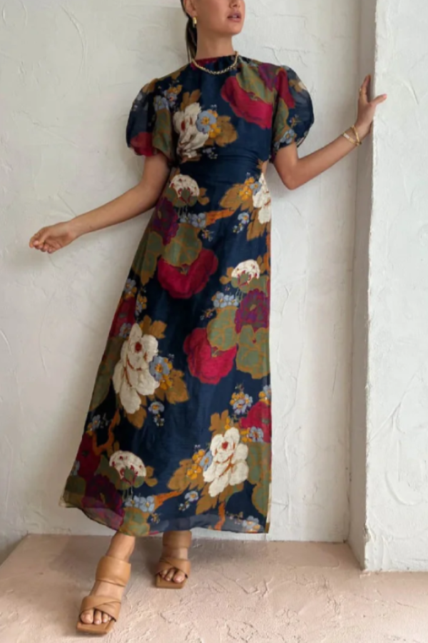 Effortlessly Elegant Garment with a Timeless Design