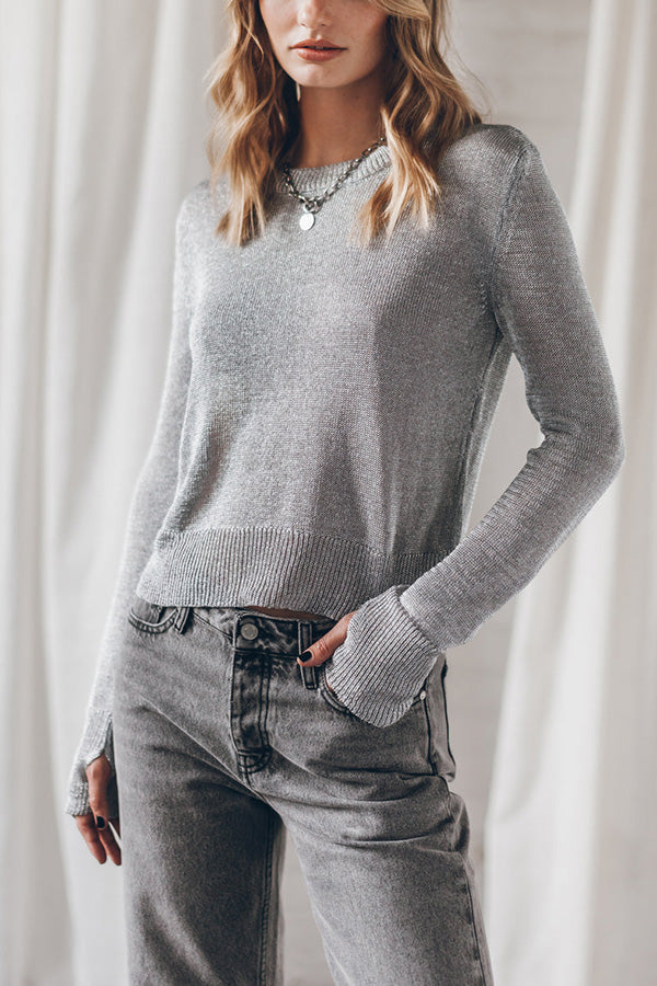 Well Tailored Sweater with a Graceful Silhouette