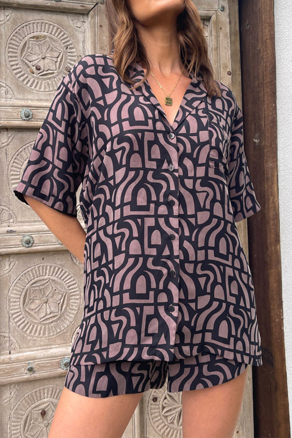 Effortlessly Elegant Garment with a Timeless Design