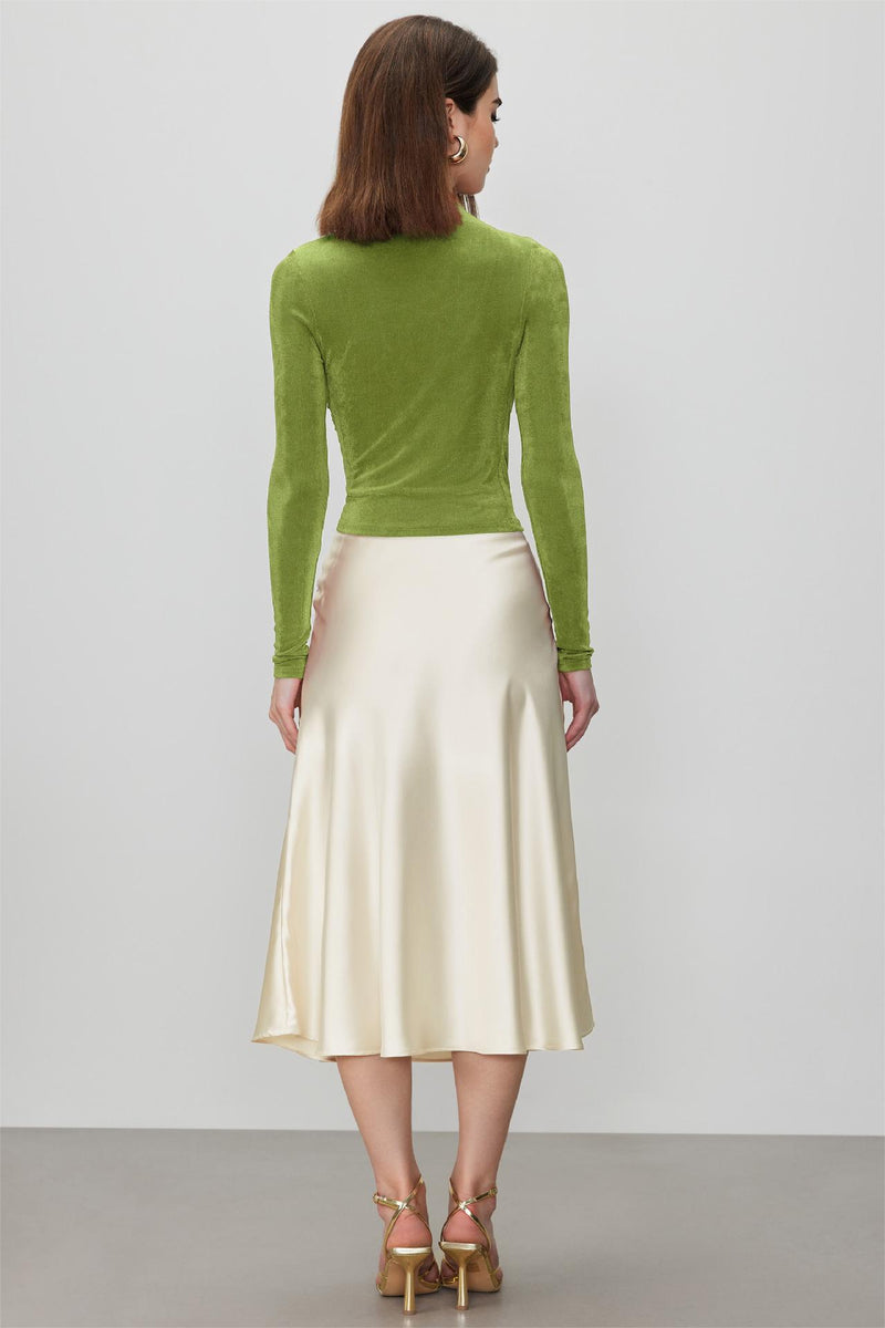 Effortlessly Elegant Top with a Timeless Design
