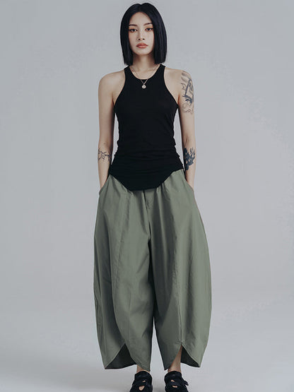 Well Tailored Pants with a Graceful Silhouette